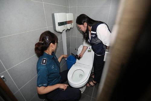 丹东女厕爆料新闻视频播放,真相与争议交织  第1张